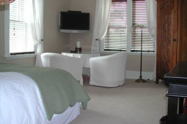 Room 3 of 6