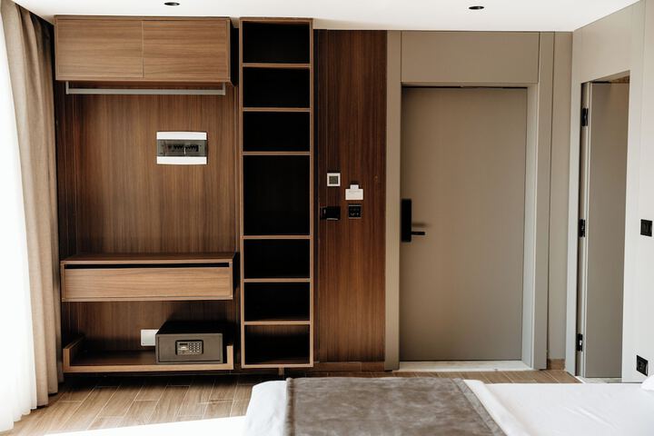 Room 33 of 114