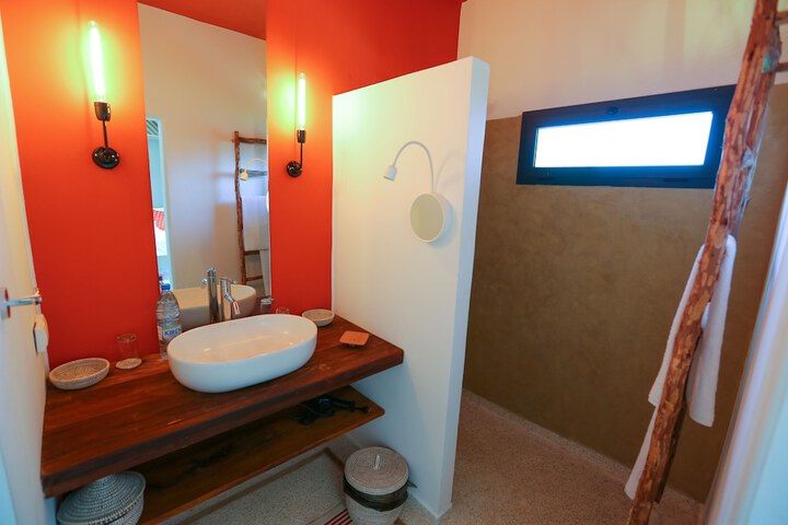 Room 14 of 32