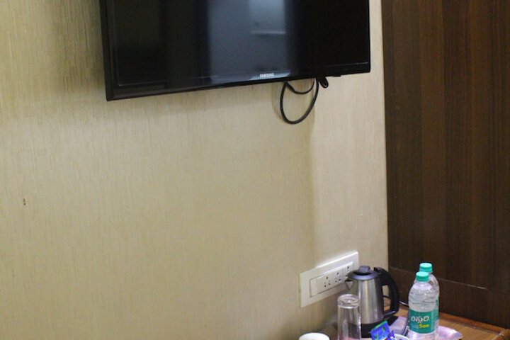 Room 15 of 37