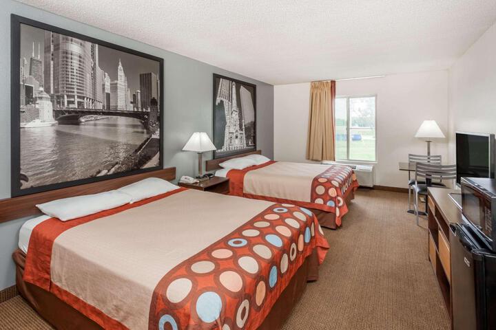1 Queen Bed (14 of 16)