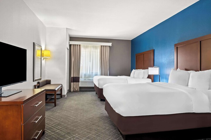 2 Queen Beds Suite (12 of 18)