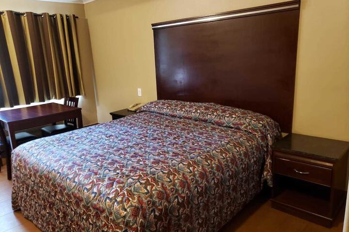1 King Bed (10 of 10)