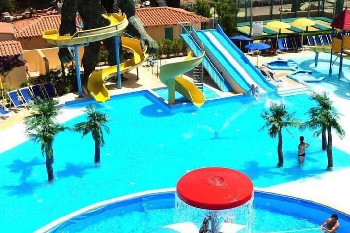 Hotel with Pool