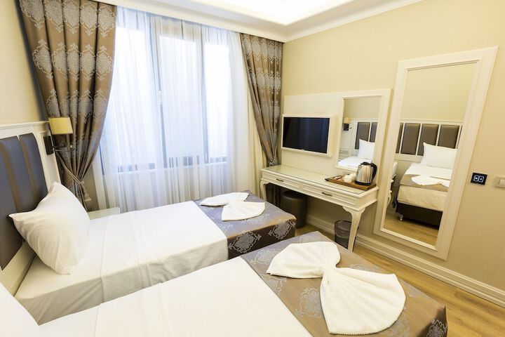 Room 7 of 26