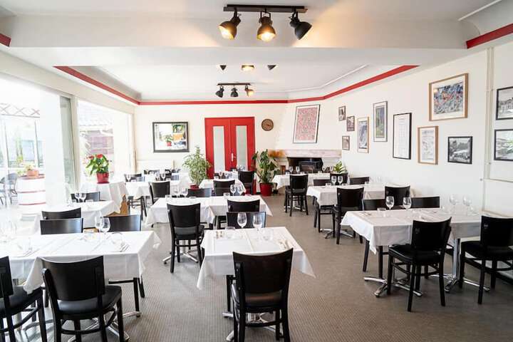 Dining 8 of 14