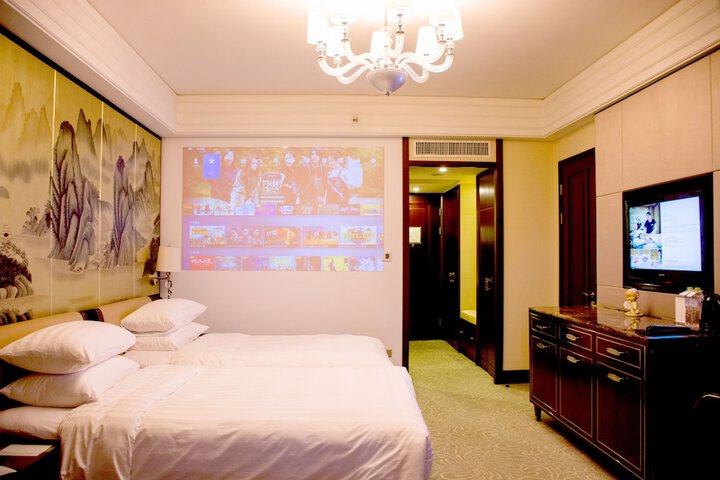 Room 4 of 87