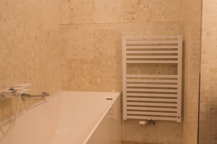 Room 104 of 183