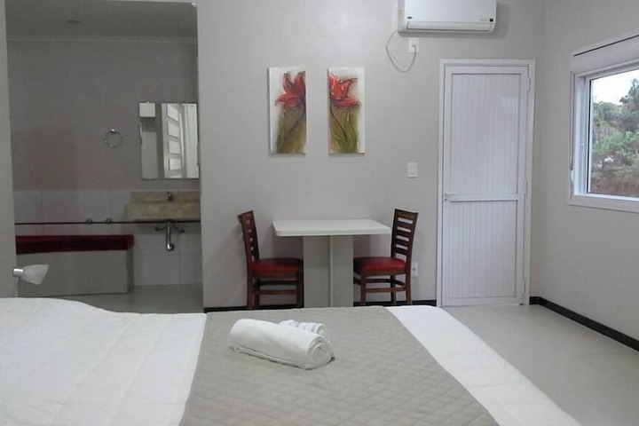 Room 10 of 16