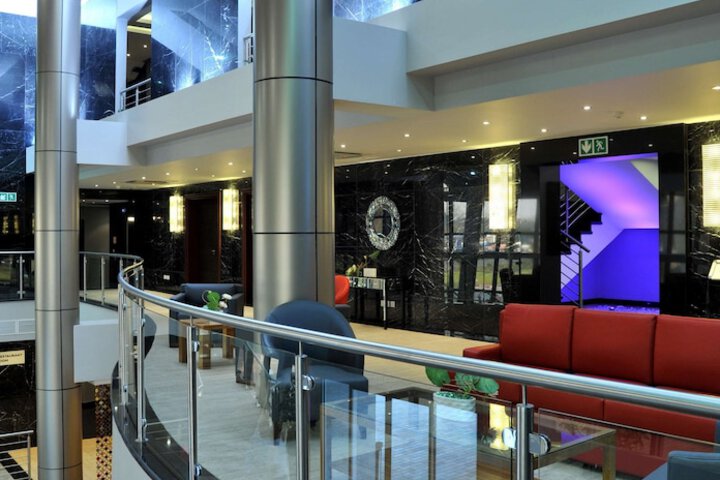 Entrance & Lobby