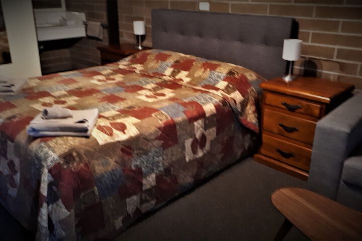 Room 5 of 16