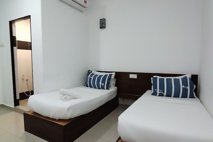 Room 15 of 33
