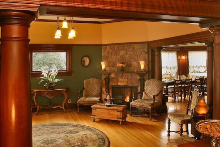 Guest Lobby