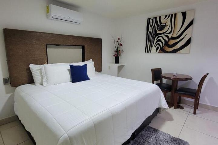 Hotel Paraiso Inn