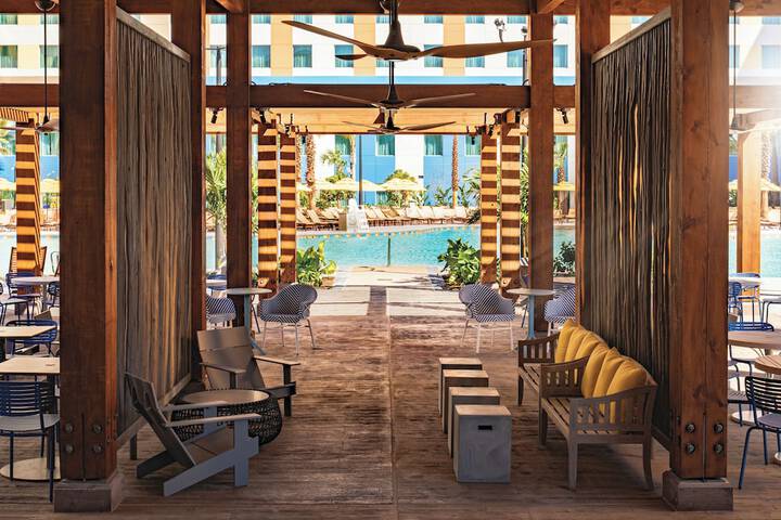 Poolside bar