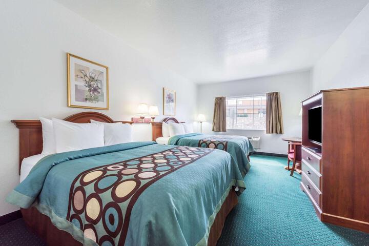 2 Queen Beds (7 of 7)