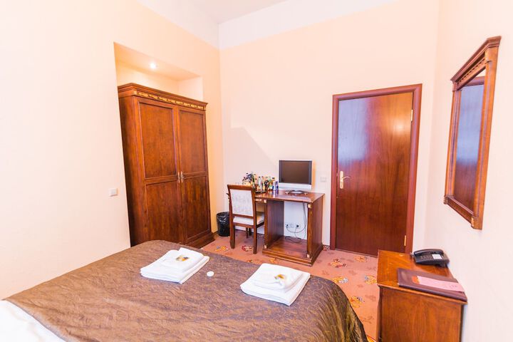 Room 74 of 131