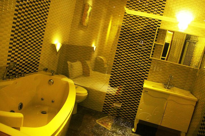 Room 27 of 47