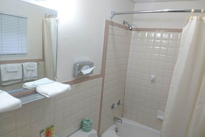 Economy Room 1 Double Bed (7 of 16)