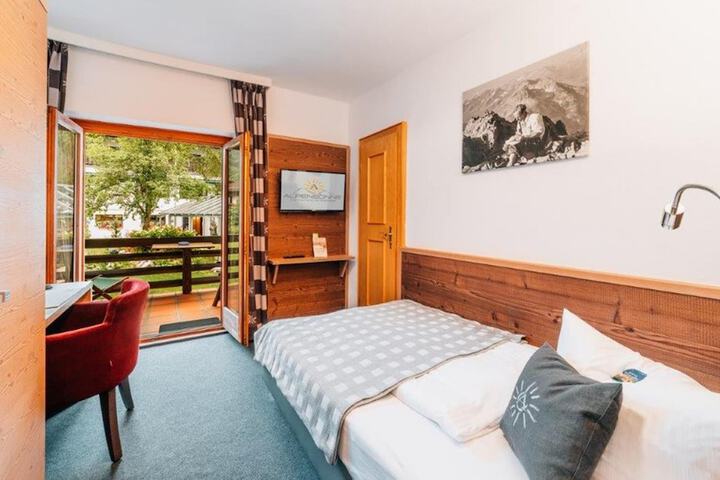 Room 4 of 42
