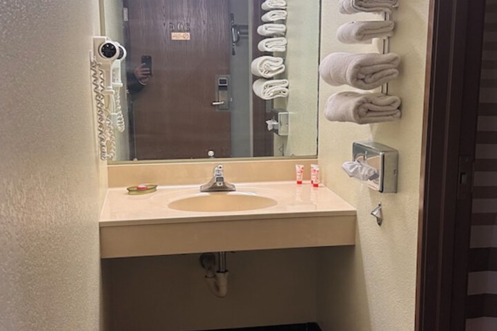 Room 51 of 66