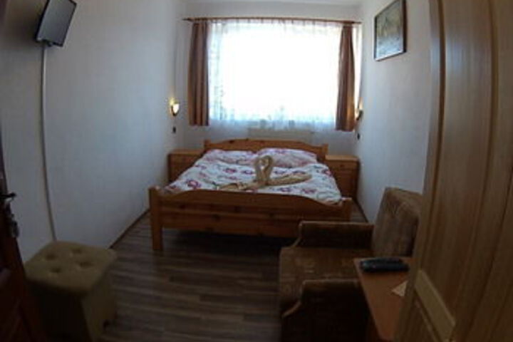 Room 32 of 69