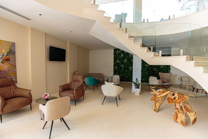 Lounge 26 of 50