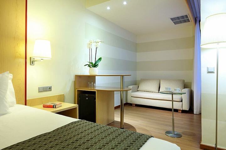 Room 28 of 98