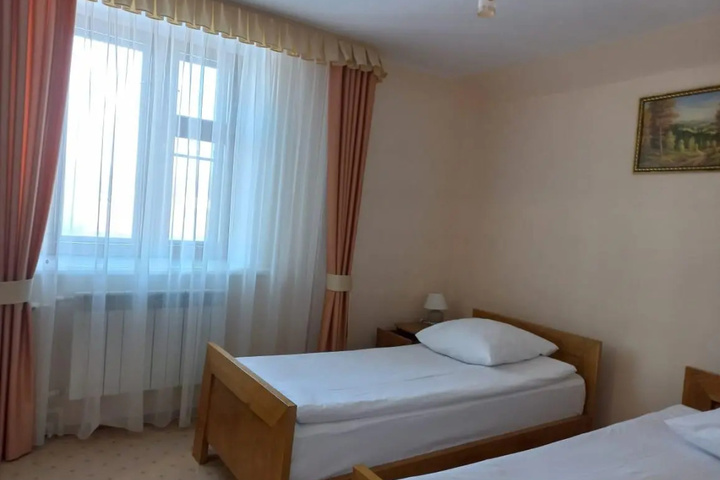 Room 4 of 14