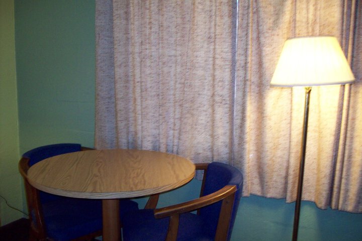 Room 27 of 40