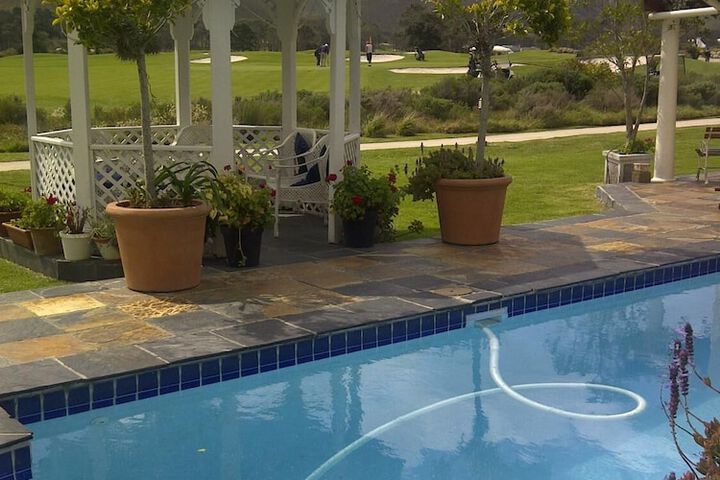 Pool 21 of 39
