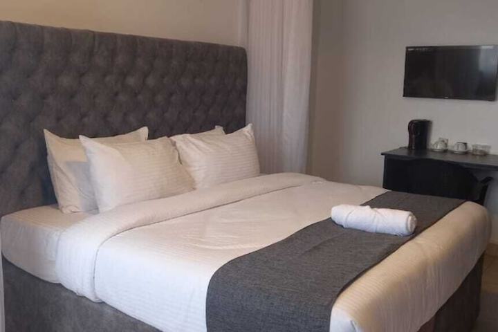 Room 4 of 44
