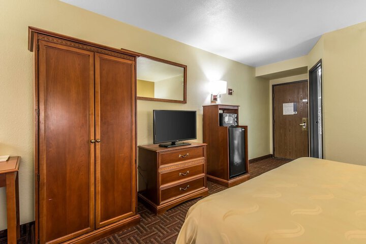 Room 8 of 68