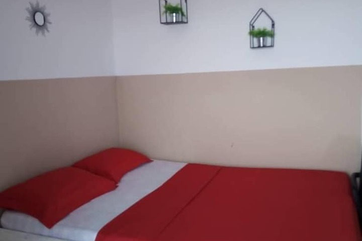 Room 4 of 8