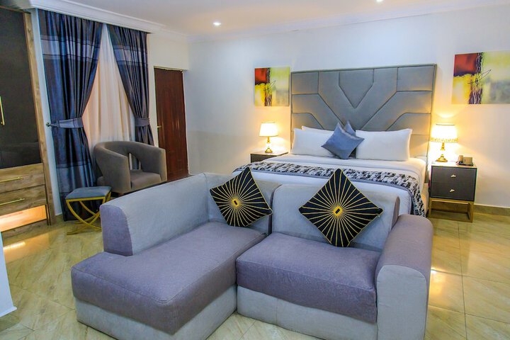 Room 10 of 26
