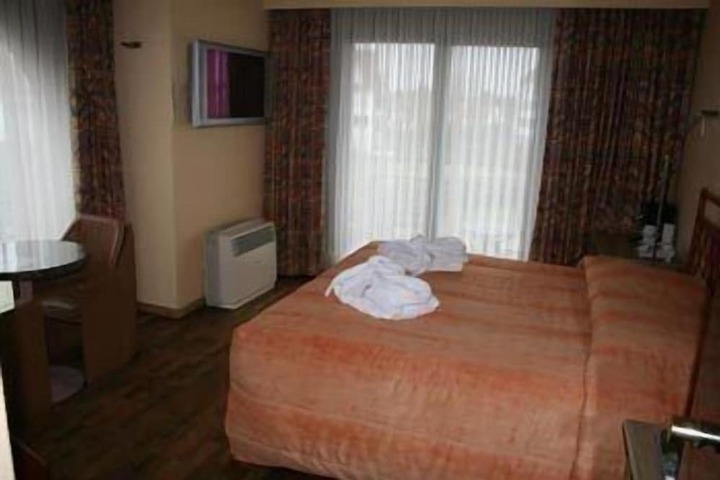 Room 16 of 36