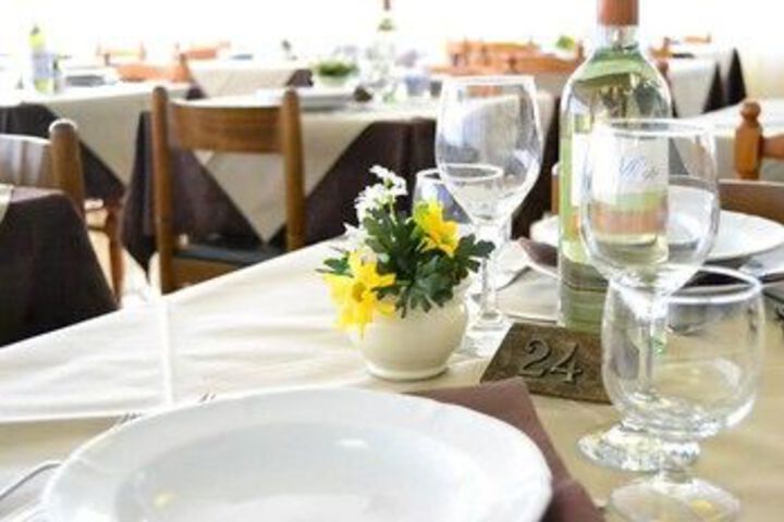 Dining 24 of 28