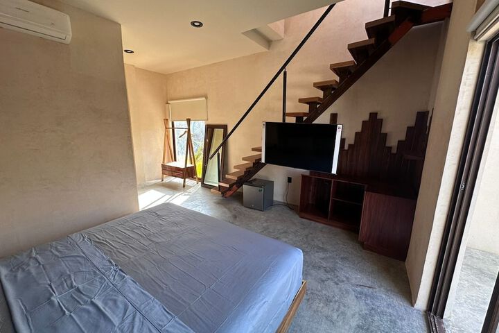 Room 9 of 38