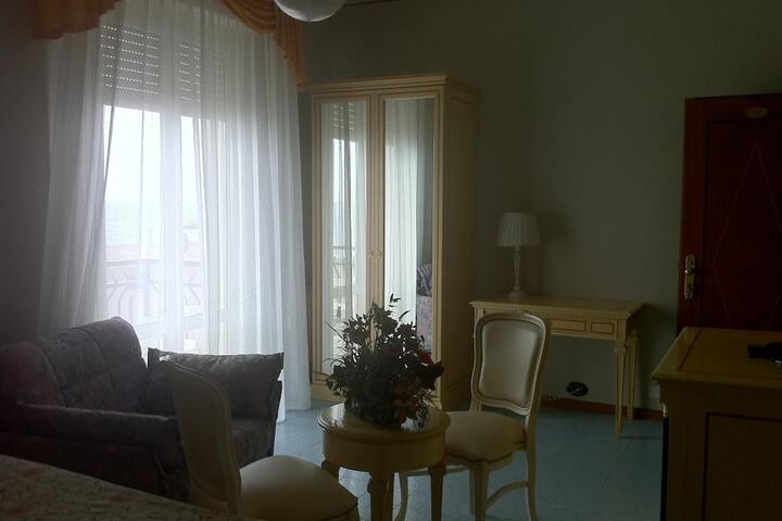 Room 21 of 53