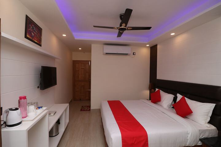 Room 7 of 12
