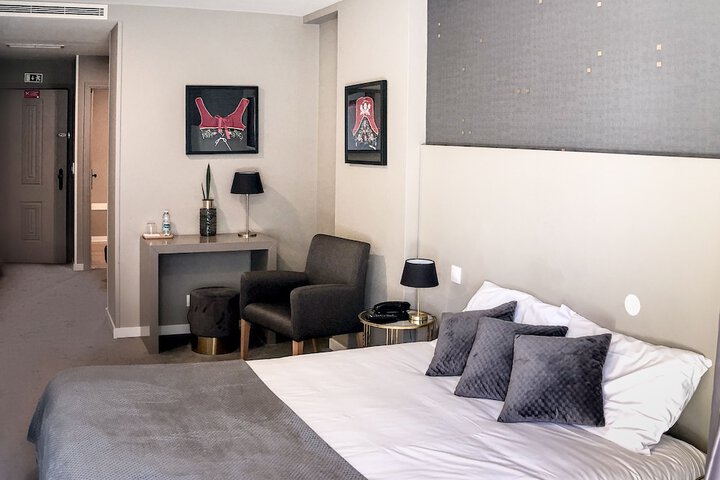 Room 5 of 37