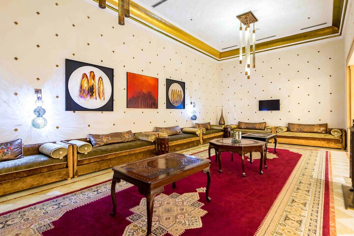Entrance & Lobby