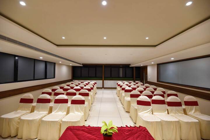 Ballroom/Hall 23 of 35