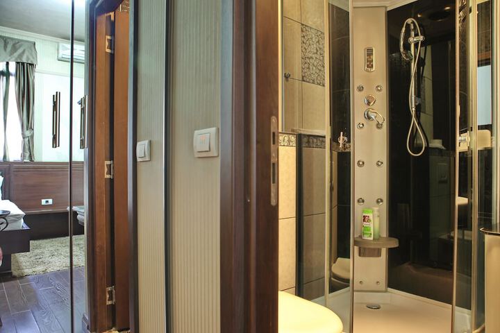 Room 9 of 53