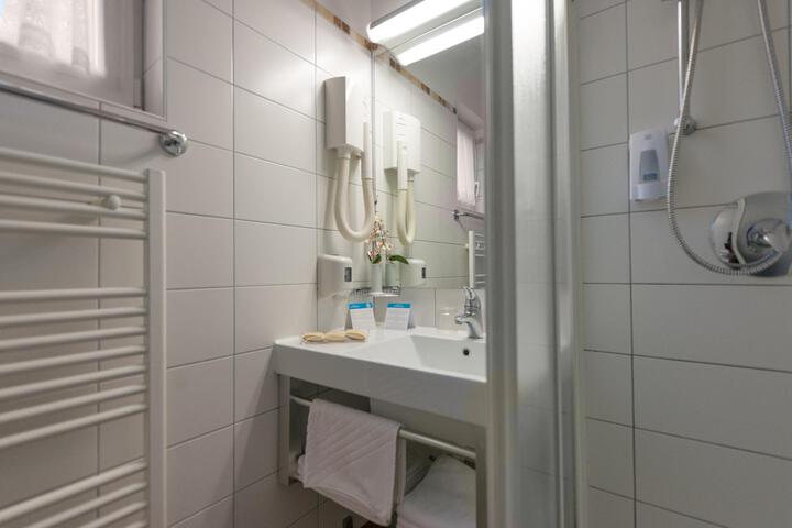 Room 10 of 44