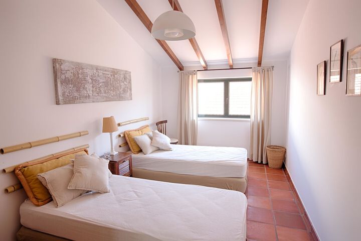 Room 3 of 34
