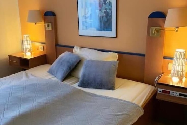 Room 12 of 53