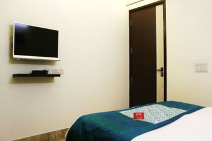 Room 9 of 20