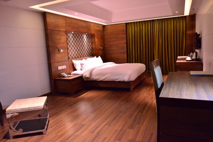 Room 10 of 19