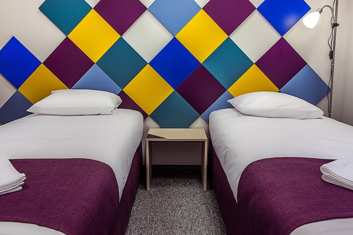 Room 13 of 33